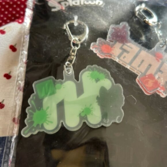Splatoon x Pokémon Splatfest Keychain Set New in Package - Picture 2 of 4